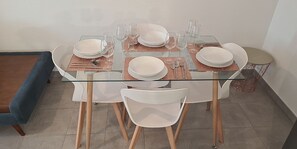 Dining - Cosy two-bedroom apartment (Montpellier)