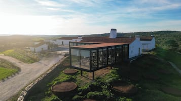 Vista frontal de la propiedad