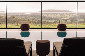 Piscine intérieure, piscine extérieure