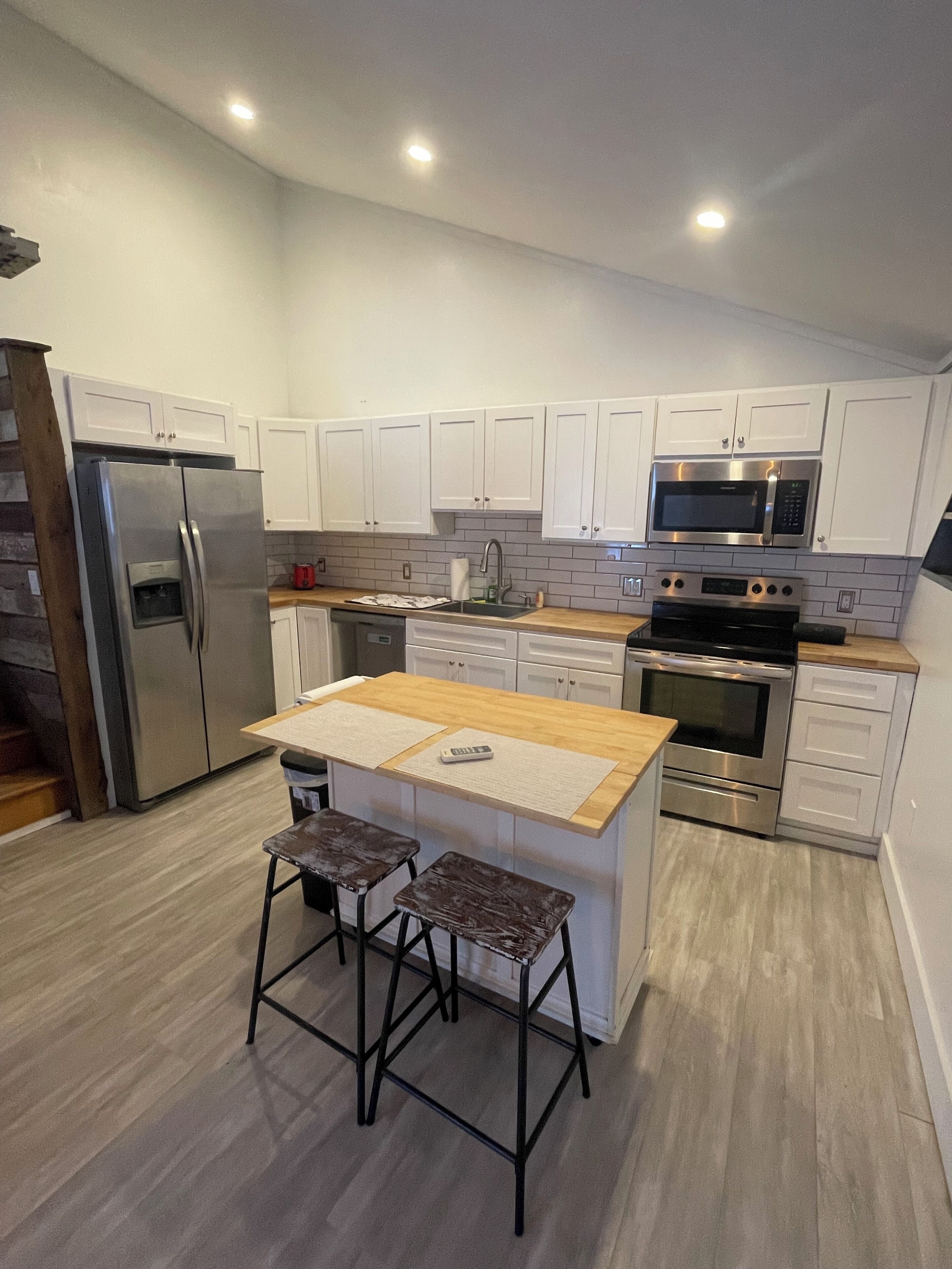 Refrigerador, microondas, horno y parrilla de estufa 
