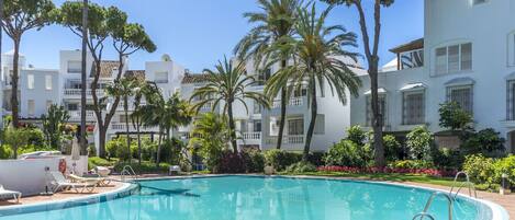 Een verwarmd zwembad