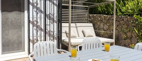 屋外ダイニングエリア