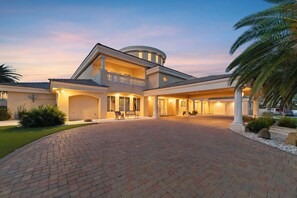 A large, two-story house with a curved roof and a covered patio area. - 15,000 sqft Mansion 5 min from strip! 1.5 acre compound.  (Las Vegas)