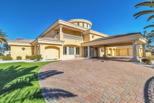 15,000 sqft Mansion 5 min from strip! 1.5 acre compound. 