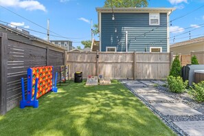 Property grounds - Farm House DT Indy with Pool Table (Indianapolis)