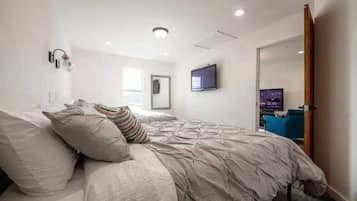 1 dormitorio, tabla de planchar con plancha, wifi y ropa de cama