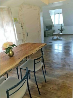 Dining - 1 Bedroom Apartment in Charleville-Mézières (Charleville-Mézières)