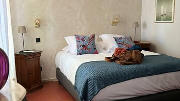 Tweepersoonskamer | Een kluis op de kamer, verduisterende gordijnen, geluiddichte muren