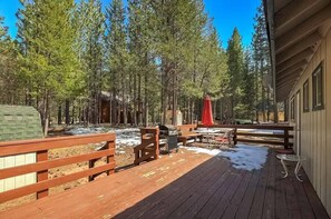Terrace/patio - Pet Friendly Family Cabin (South Lake Tahoe C)