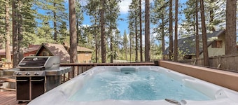 In the Heart of South Lake Tahoe, Featuring Pool Table and Hot Tub!