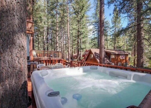 In the Heart of South Lake Tahoe, Featuring Pool Table and Hot Tub!