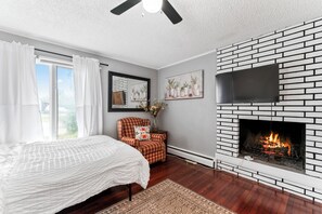 1 soverom, skrivebord, wi-fi (inkludert) og sengetøy