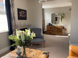 Luxury Suite, 1 King Bed, Bathtub - No22 (Barnstaple)