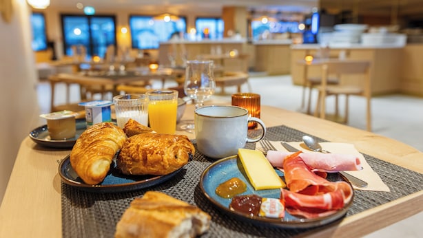Frokostbuffé hver dag (mot et tillegg)