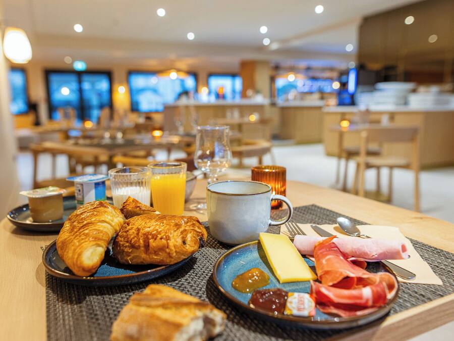 Daily buffet breakfast (EUR 11.90 per person)