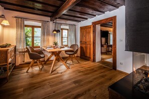 Dining - Exklusive Ferienwohnung im Historischen Hofmusikerhaus Über den Dächern Berchtes (Berchtesgaden)