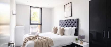 3 chambres, fer et planche à repasser, Wi-Fi, draps fournis