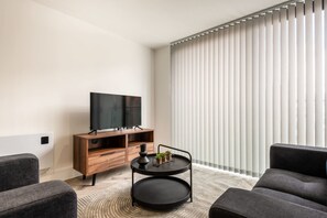 TV, offices - Lovely 1 Bedroom Apartment in Central Sheffield (Sheffield)