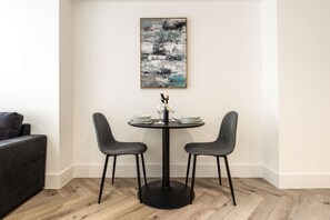 Dining - Lovely 1 Bedroom Apartment in Central Sheffield (Sheffield)