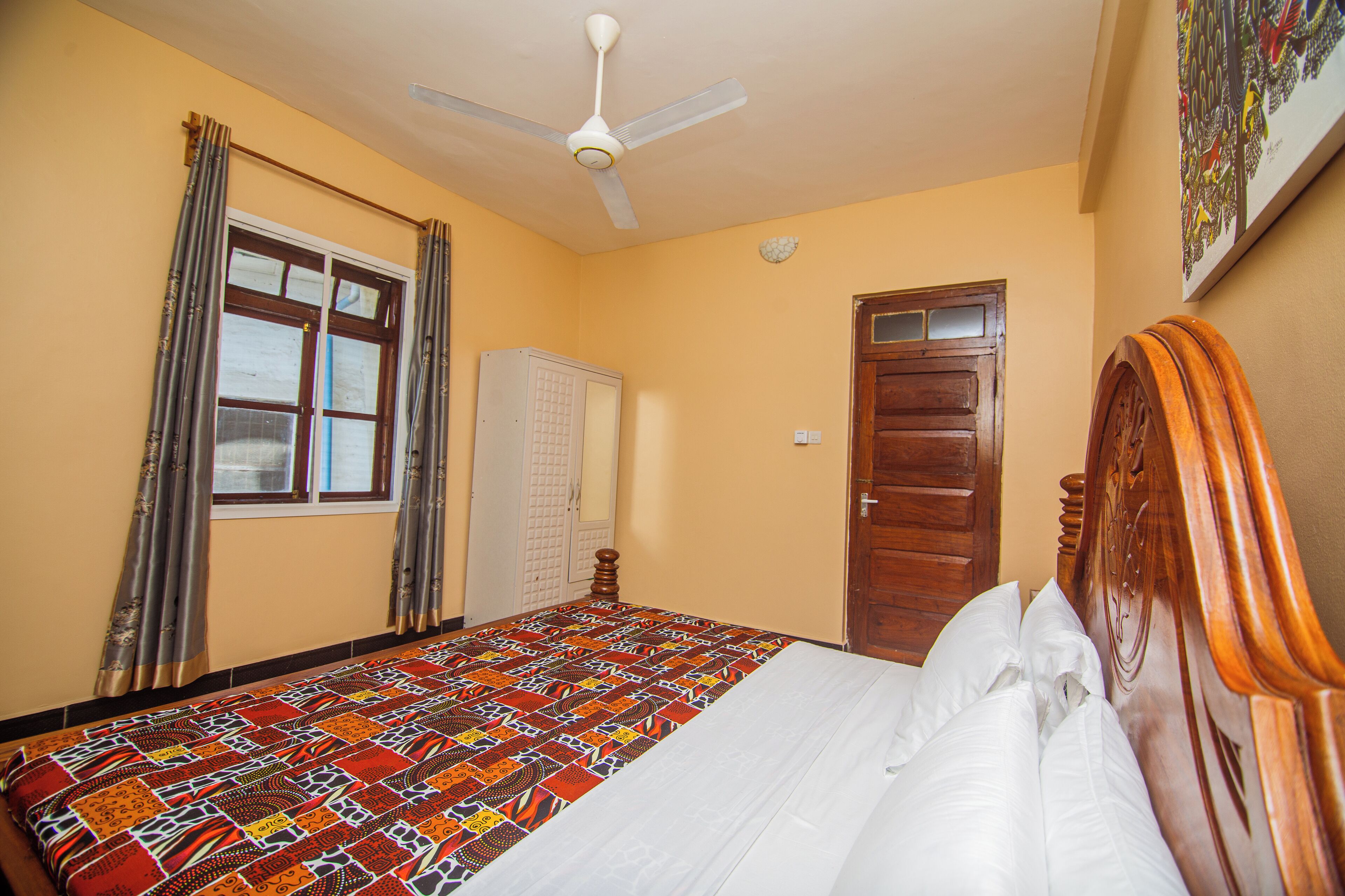 3 bedrooms, desk, iron/ironing board, free WiFi