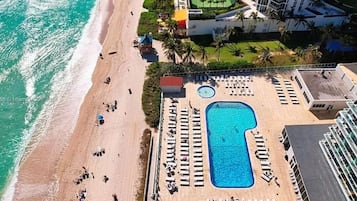 Piscina all'aperto, una piscina riscaldata