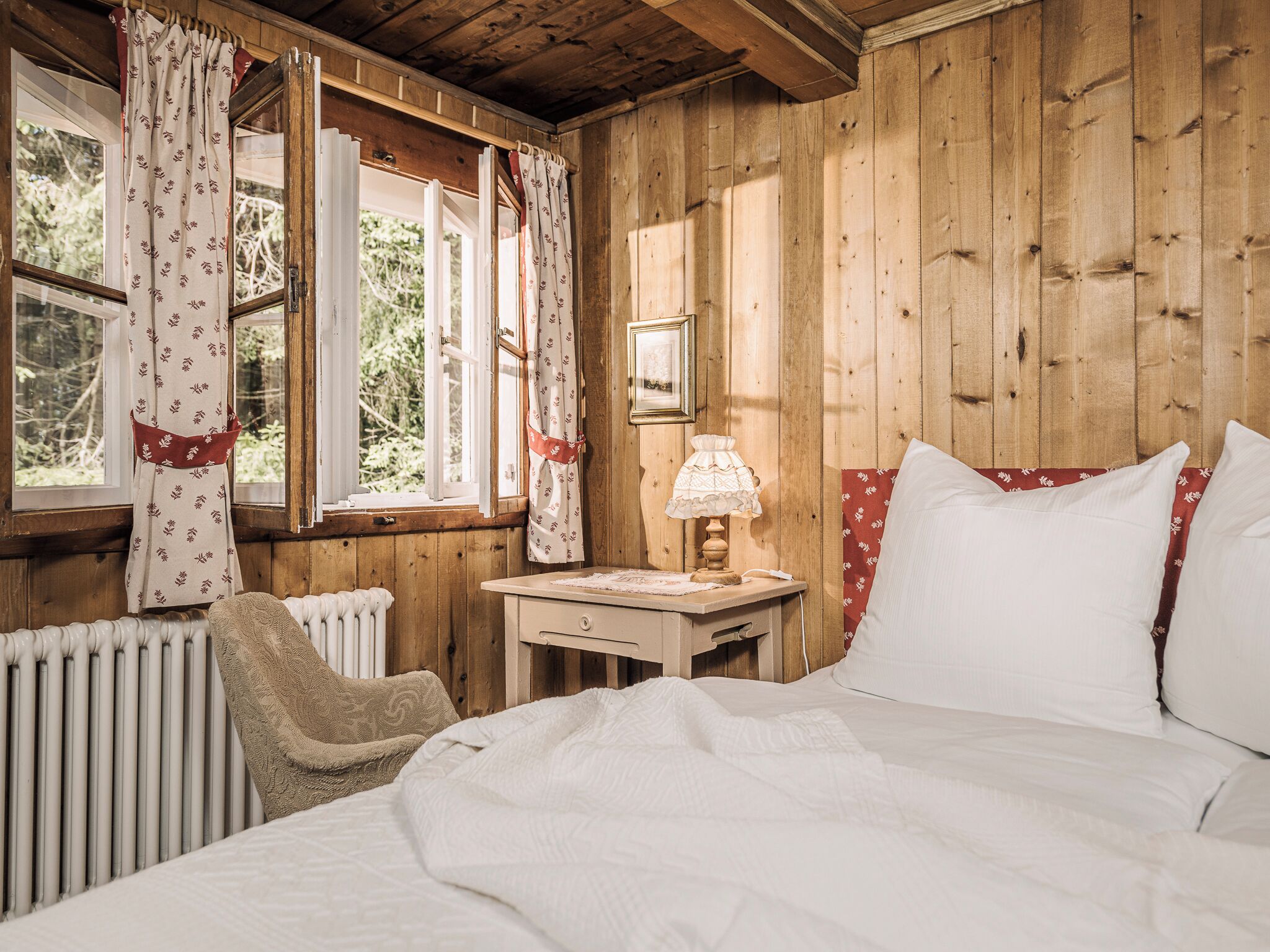 Småhus – deluxe, fjellutsikt | 4 soverom, dundyner, senger med Select Comfort-madrass og lydisolert