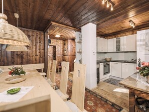 Deluxe Cottage, Mountain View | Private kitchen | Toaster, eco-friendly cleaning products - Berghütte-Hochpillberg (Pill)