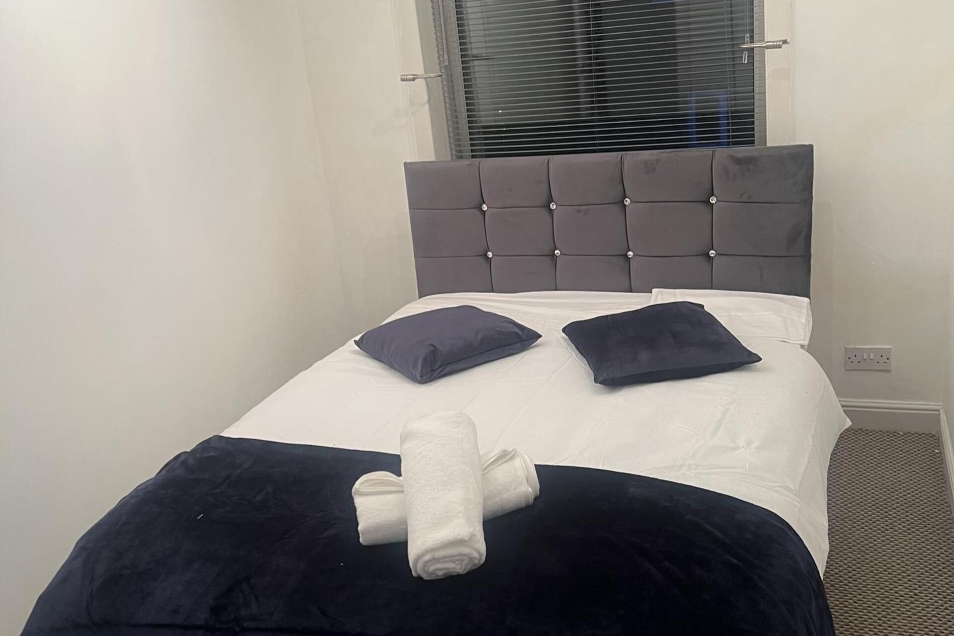 3 kamar tidur, setrika/meja setrika, Wi-Fi gratis, dan seprai linen