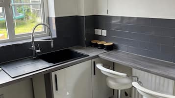 Nhà | Bếp riêng | Tủ lạnh, lò vi sóng, lò nướng, bếp nấu
