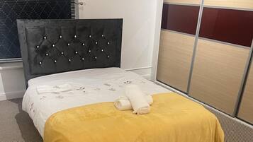 3 bedrooms, iron/ironing board, free WiFi, bed sheets