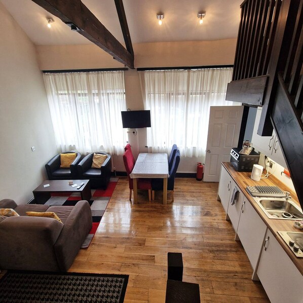 House | 1 bilik tidur, meja 