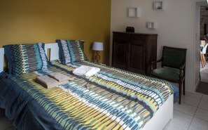 2 chambres, fer et planche à repasser, Wi-Fi gratuit, draps fournis