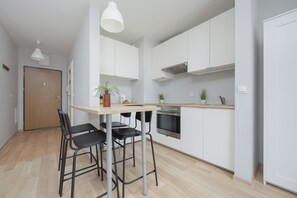Oven, dishwasher, coffee/tea maker, electric kettle