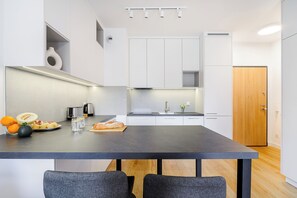 Comfort Apartment | Private kitchen | Full-size fridge, microwave, oven, stovetop