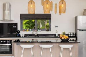 Microwave, oven, stovetop, dishwasher - Villa Clarisse - SEAVIEW-4 BDR for10 people (Koh Samui)