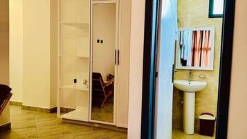 Individually furnished, desk, laptop workspace, free WiFi