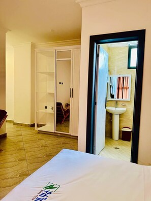 Individually furnished, desk, laptop workspace, free WiFi