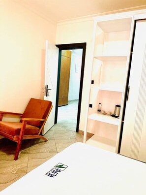 Basic Single Room, Balcony