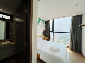 Deluxe Apartment, 2 Bedrooms, City View - South Homes - Vinhomes Skylake Apartment (Hanoi)