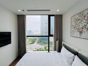 Premium bedding, down duvets, individually decorated - South Homes - Vinhomes Skylake Apartment (Hanoi)