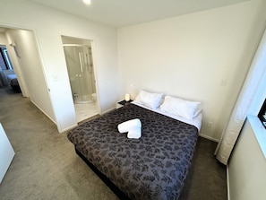 2 chambres, fer et planche à repasser, accès au Wi-Fi (inclus)