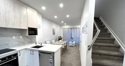 Entire Modern 2-Bedroom Townhouse, 10 min to Airport/Sylvia Park