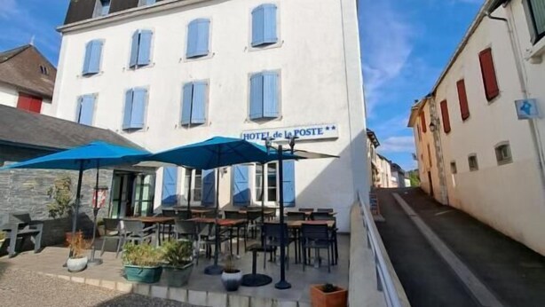 Front of property - Hotel de la poste (Alos-Sibas-Abense)
