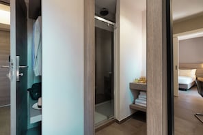 Lakosztály | 1 hálószoba, pehelypaplan, minibár és széf a szobában