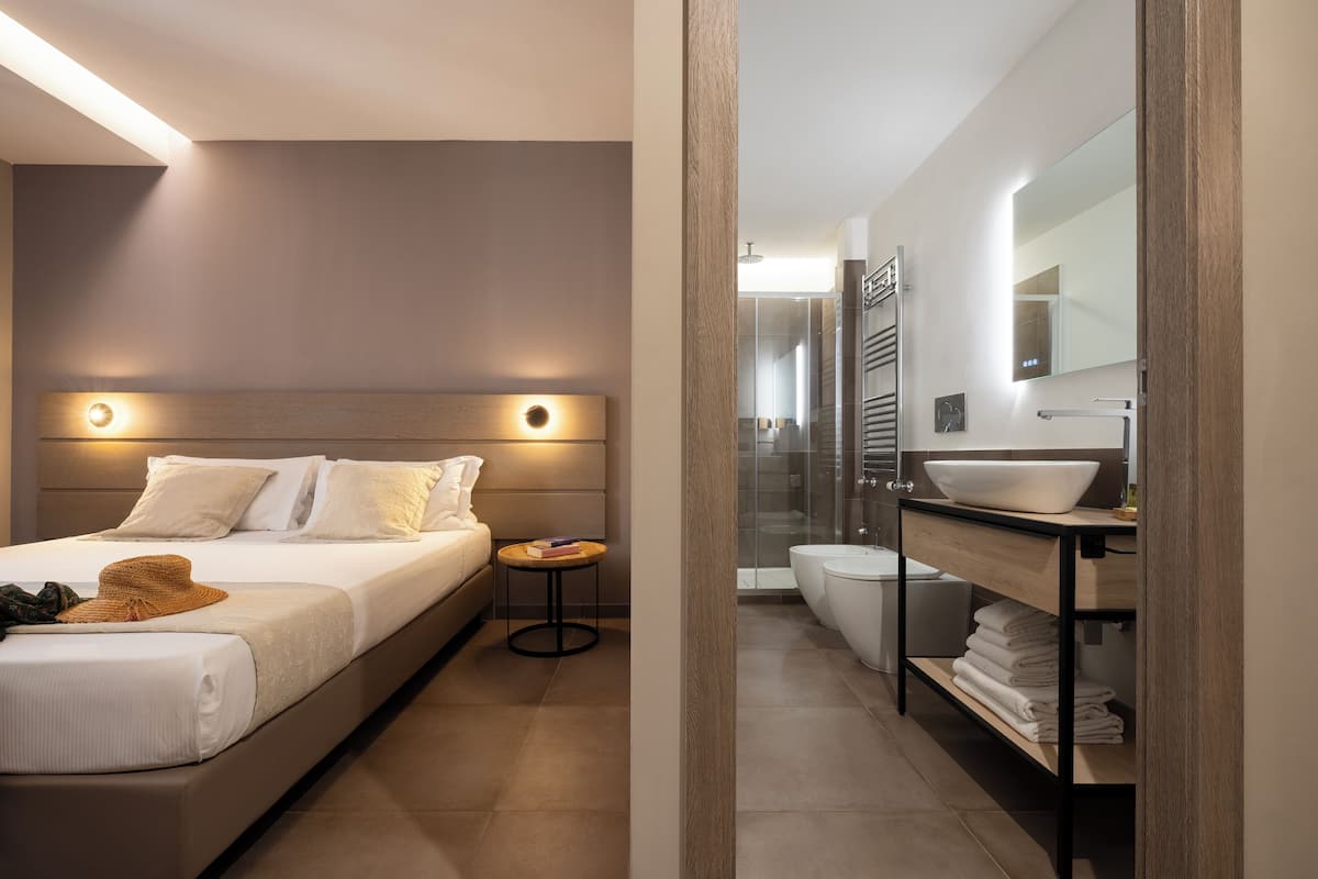 1 bedroom, down duvets, minibar, in-room safe