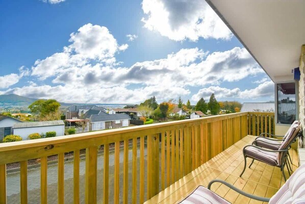 Property grounds - Rotorua Vistas | Large Hilltop Home with Views (Rotorua)
