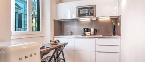 Micro-ondes, plaque de cuisson, lave-vaisselle