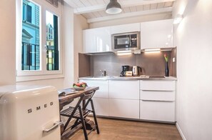 Mikrobølgeovn, kokeplater og oppvaskmaskin