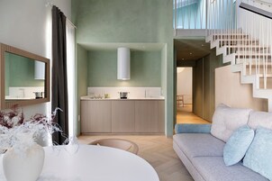 奢华顶层房, 2 间卧室, 阳台, 城市景观 | 起居区 | 智能电视