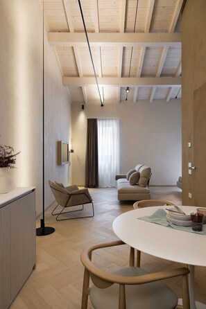 Studio Suite Eksekutif, Bebas Asap Rokok | Area keluarga | Smart TV